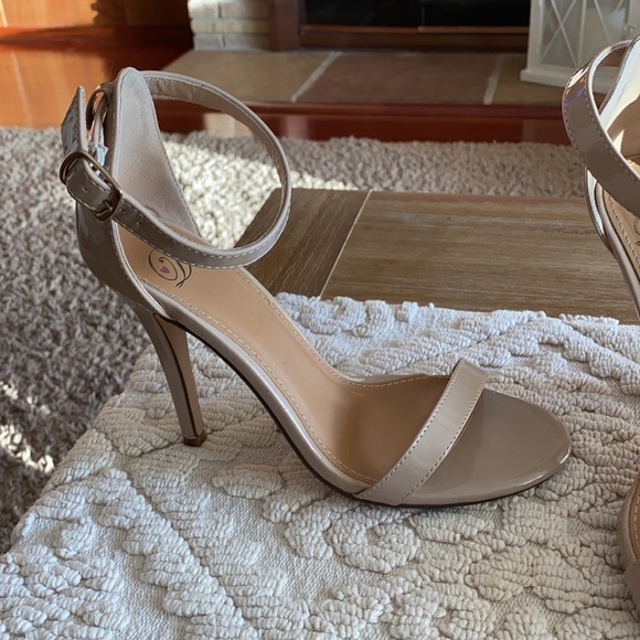 Heels - Picture 3 of 8